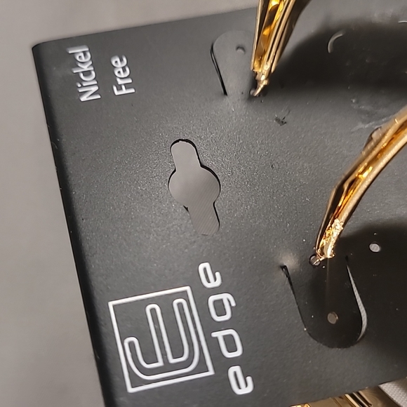 🆕 Large Hoop Earrings  Silvertone Goldtone Sparkling Leverback French Wire NWT - Picture 2 of 6